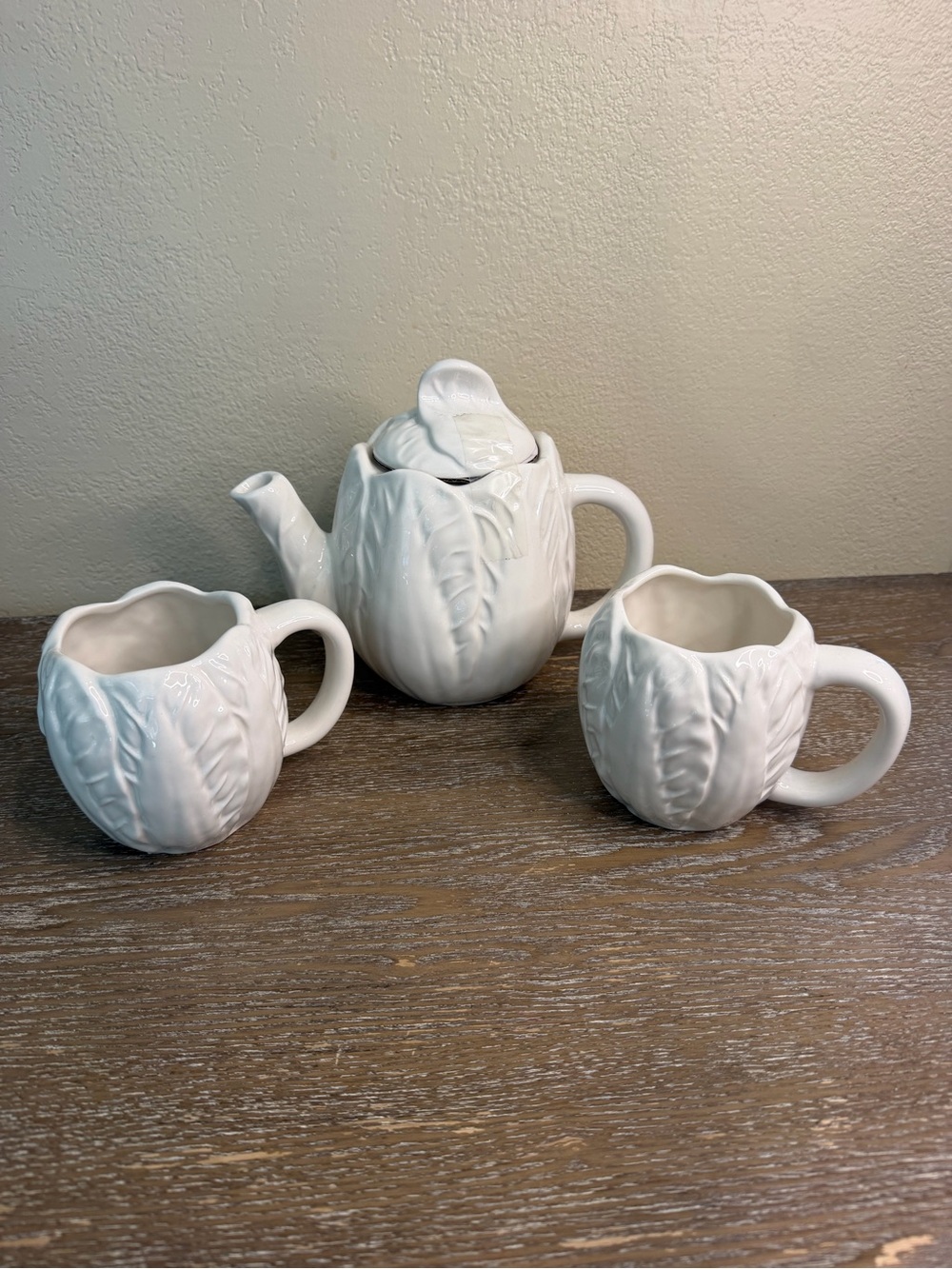 New Threshold White Cabbage-Style Ceramic Tea Pot and Two Mugs